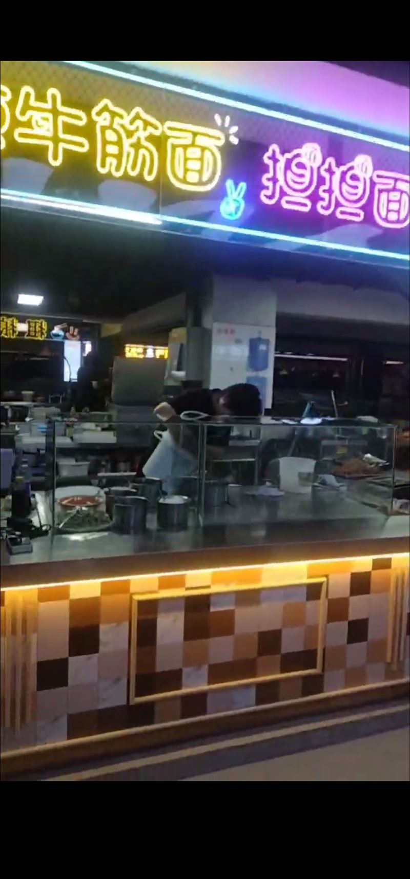 金葉五樓美食廣場(chǎng)檔口出兌