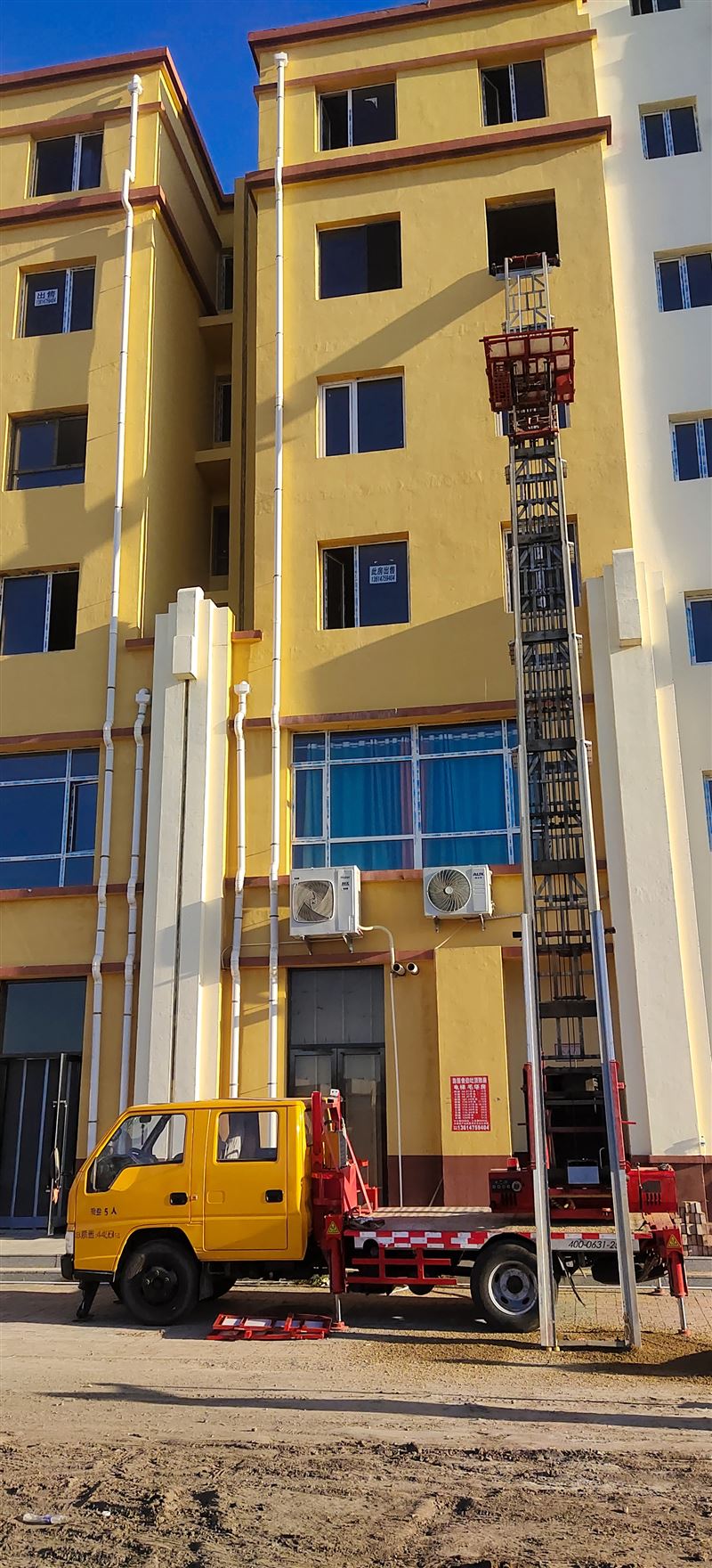 云梯車高空搬運(yùn)