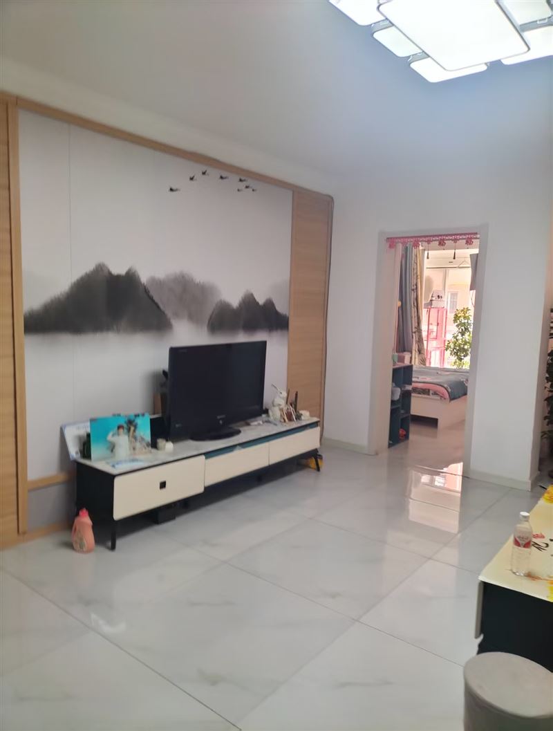 平安東區(qū)一樓 三室南北通透 家電家具 齊全 帶倉(cāng)房