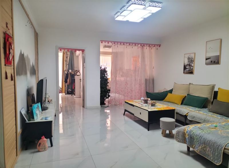 平安東區(qū)一樓 三室南北通透 家電家具 齊全 帶倉(cāng)房