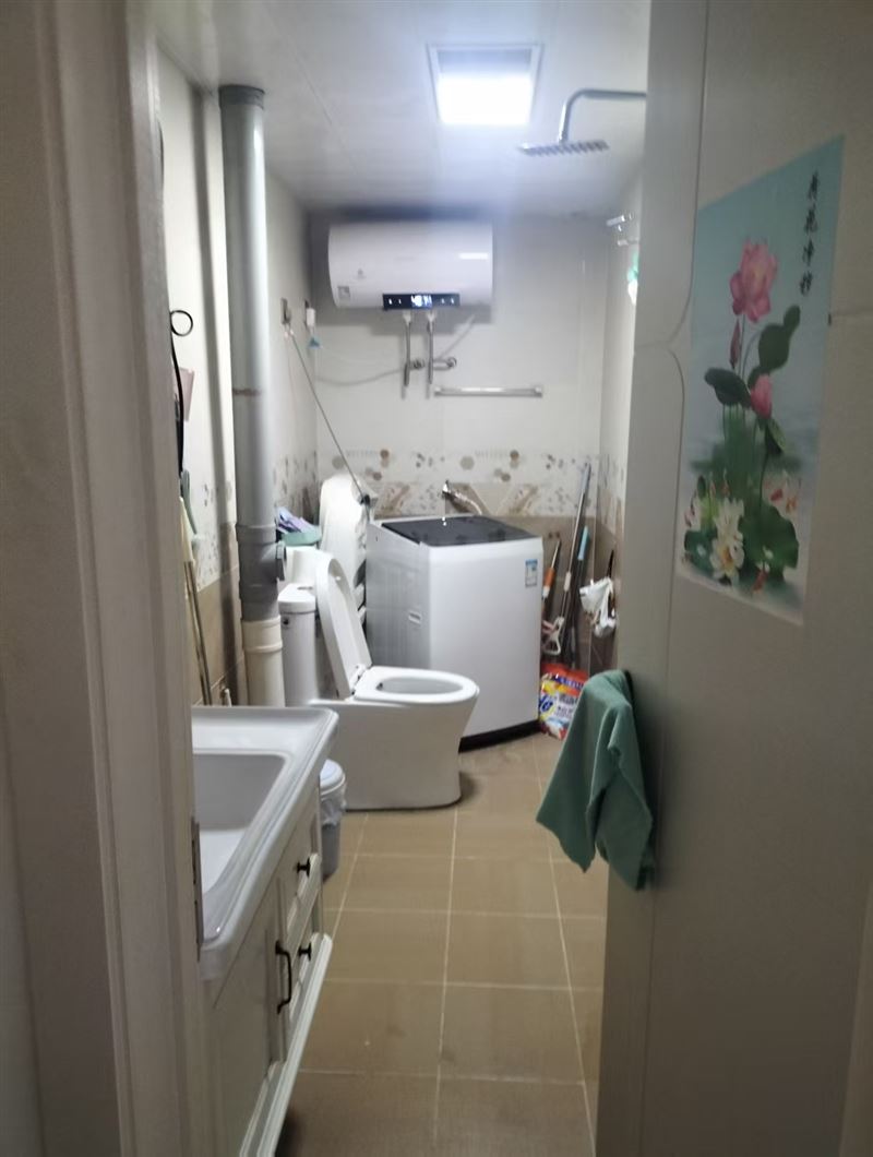 平安東區(qū)一樓 三室南北通透 家電家具 齊全 帶倉(cāng)房