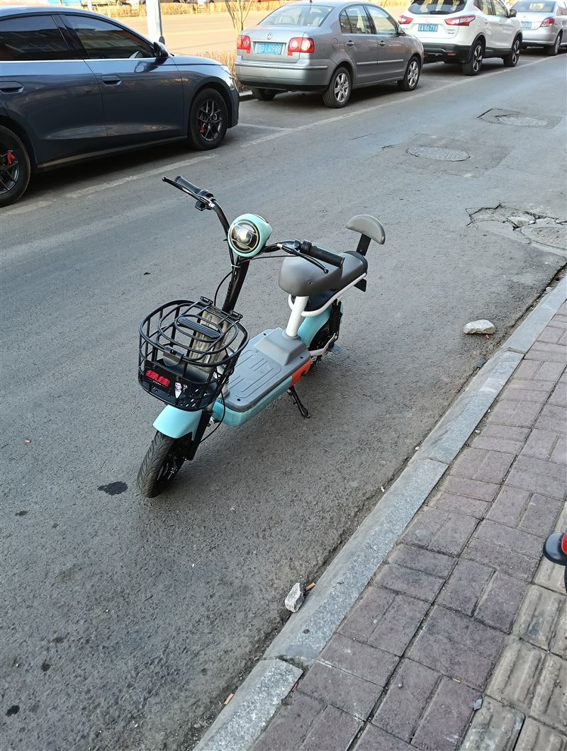 出售置換各種品牌二手電動車，船車和簡易款，回收二手廢舊電動車三輪車摩托車頭盔可上門取貨