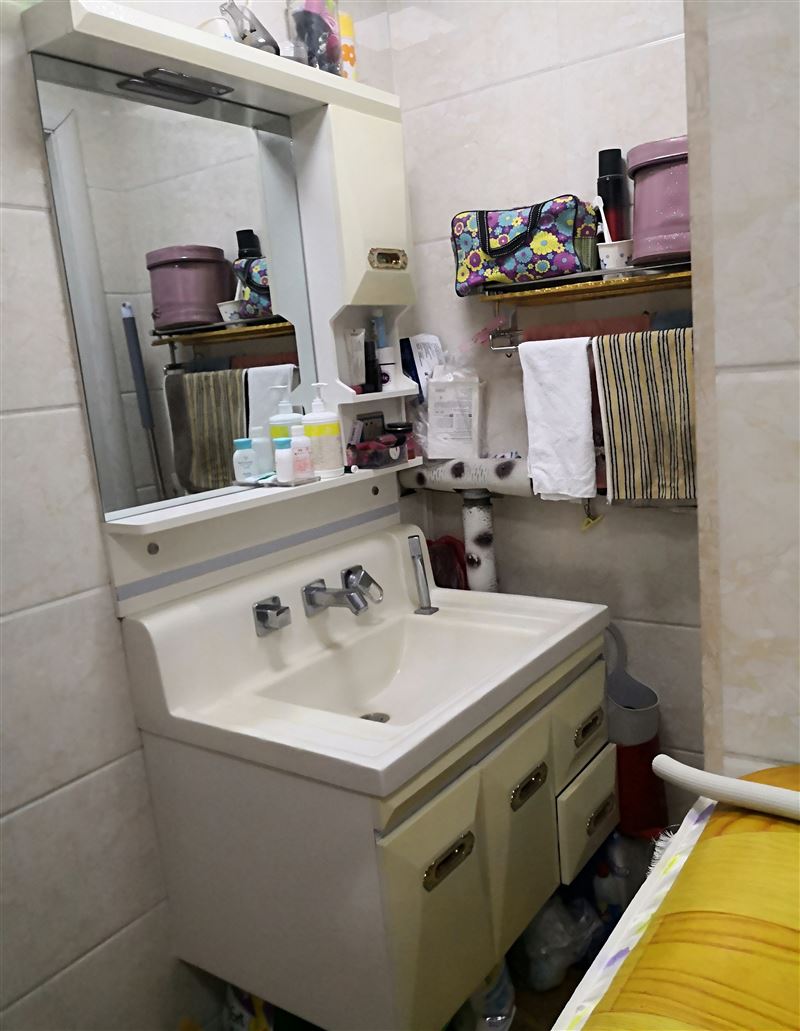 出租批發(fā)城北門(mén)對(duì)面63平米的2樓商鋪