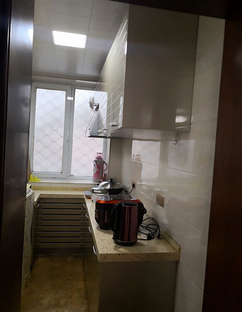 出租批發(fā)城北門(mén)對(duì)面63平米的2樓商鋪