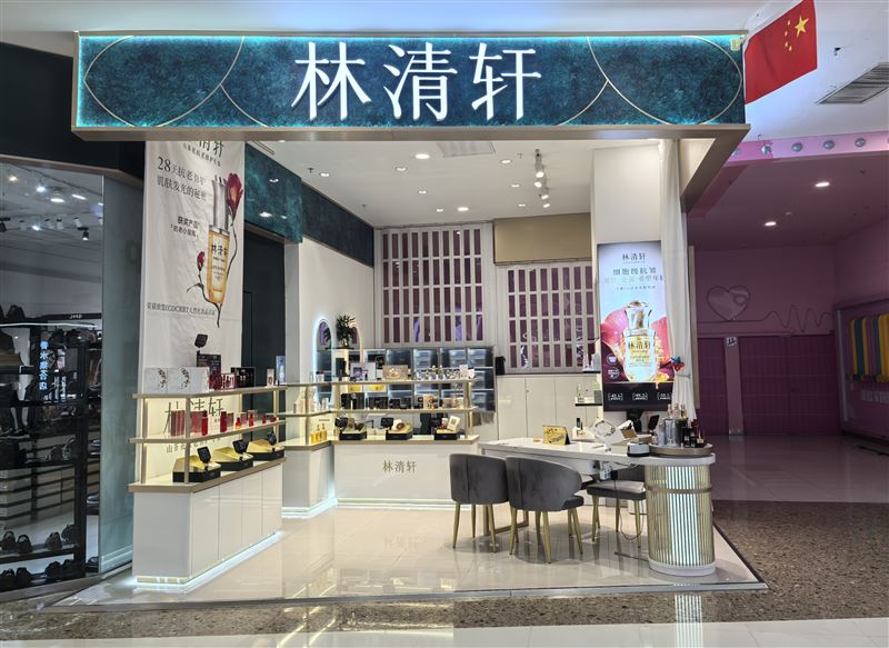 萬達(dá)一樓招聘護膚品導(dǎo)購半天班底薪3100月休四天