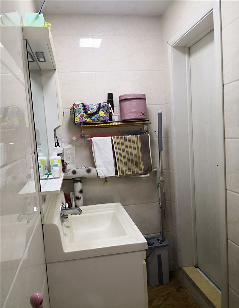 批發(fā)城北門對面2樓50平米商鋪出租