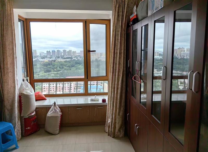 北國(guó)之春136平房屋出售