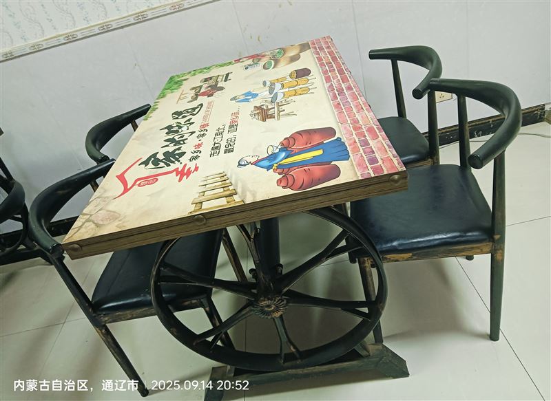 圓桌1米8，帶10把椅子。400一套，鐵藝車輪套裝200一