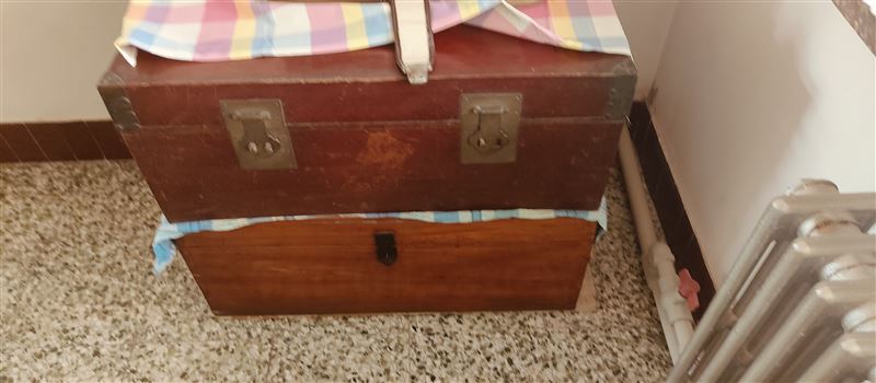 低價(jià)處理折疊單人床飲水機(jī)床墊顯示器